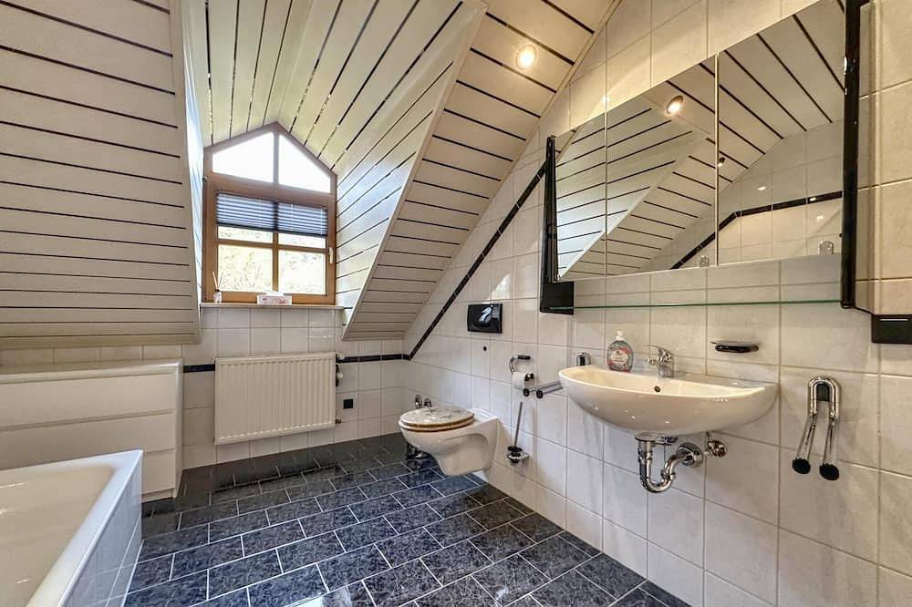 Ganze Wohnung, Geräumige Ferienwohnung in Bayern mit Balkon in Riedenburg, Altmühltal