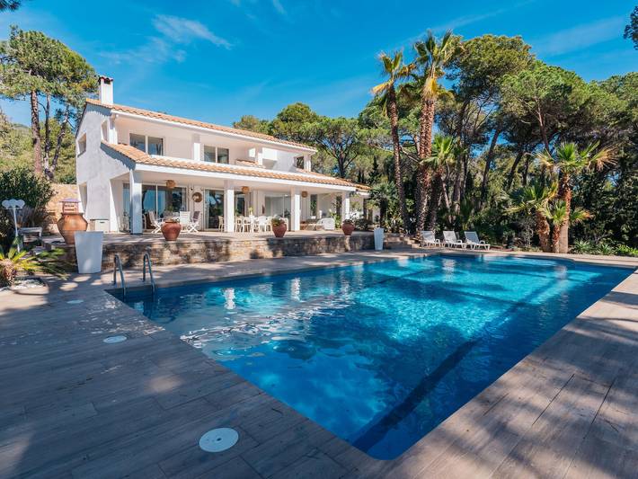 Casa rural para 10 personas, con Jacuzzi y Terraza además de Jardín y Sauna en Palamós