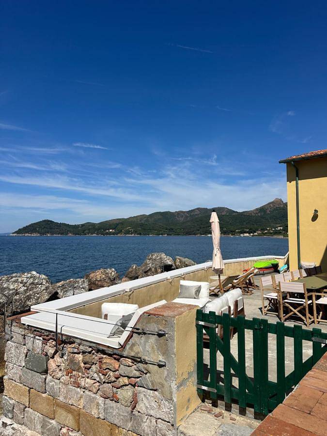 B&b per 2 persone, con panorama e terrazza nonché giardino in Portoferraio