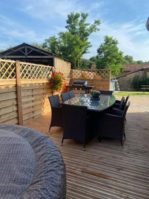 Location de vacances pour 6 personnes, avec terrasse ainsi que jacuzzi et piscine à Pressac - 2