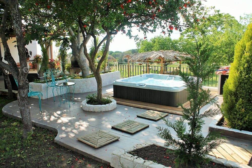 Ganze Wohnung, Parghelia: Haus mit Garten. in Parghelia, Vibo Valentia Provinz