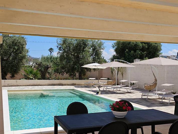 Location de vacances pour 2 personnes, avec jacuzzi ainsi que piscine et jardin à Fasano - 3
