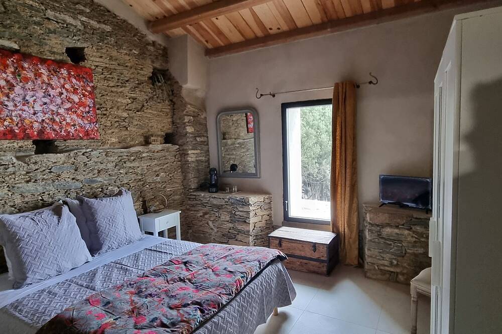 Breakfast room with panoramic sea and mountain views in Porri, Parco naturale regionale della Corsica