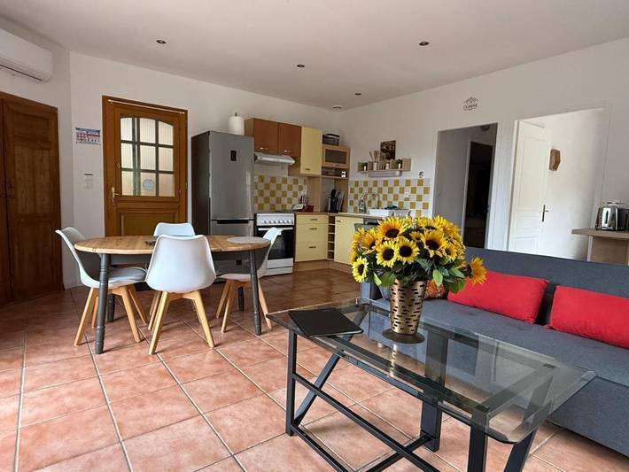 Location de vacances pour 4 personnes, avec jardin ainsi que vue et piscine, animaux acceptés à Caumont (Gers)