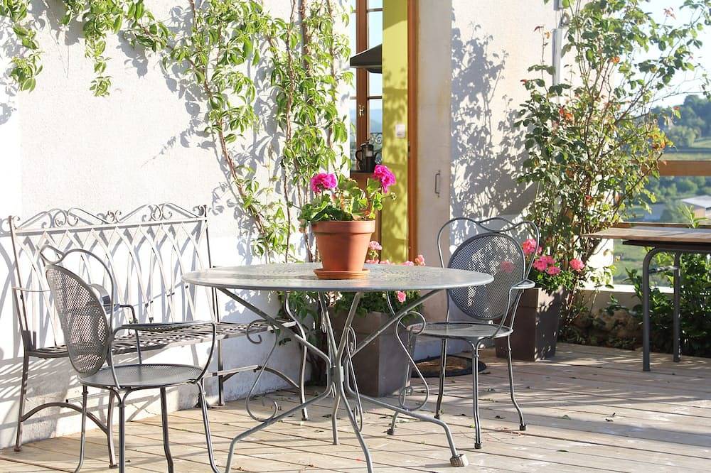 Charmantes Haus am Dorfplatz mit Terrasse und Pergola in Saint-Didier-sur-Arroux, Autun und Umgebung