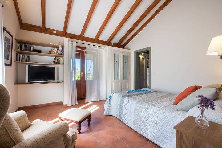 Large Comfortable Chalet With Sea Views On the Most Beautiful Valley, free wifi in Santa Catalina, Hermigua