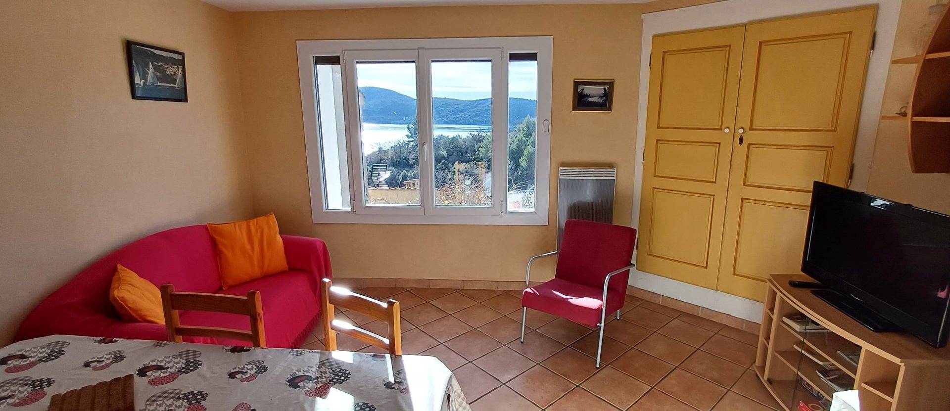 L'Amourié, rdc, gîte 4 personnes, vue sur le Lac in Sainte-Croix-du-Verdon, Parc naturel régional du Verdon
