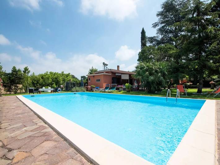 Villa per 4 persone, con giardino e piscina a Nettuno