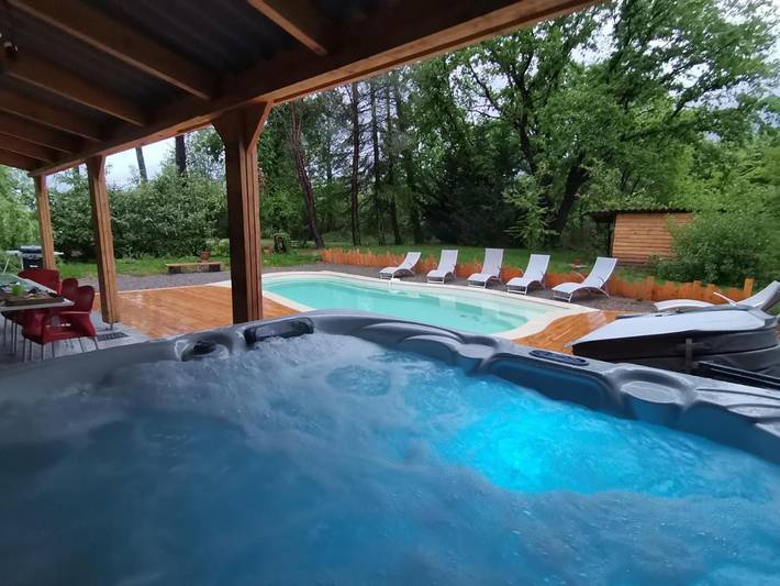 Ferienhaus für 10 Personen, mit Terrasse und Whirlpool sowie Pool - 1