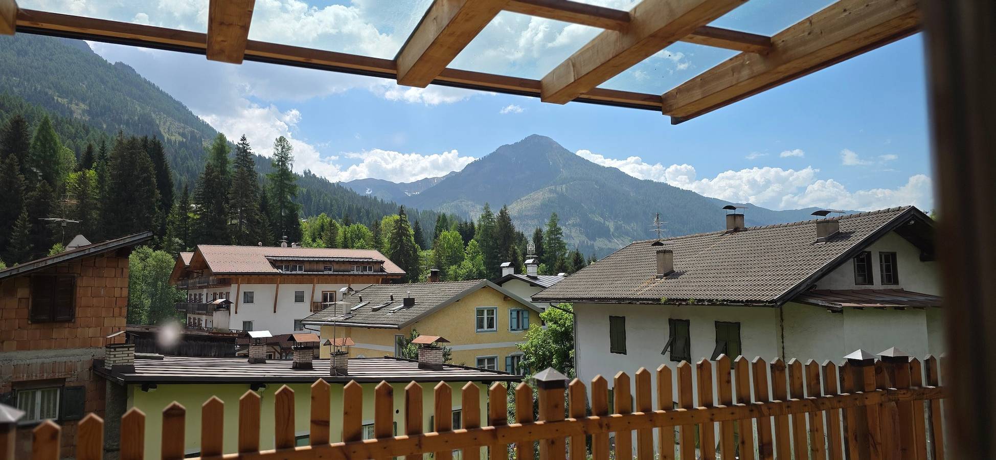 Appartement entier, Appartement 'Appartamento Cima Dodici' avec vue montagne, terrasse partagée et Wi-Fi in Soraga, Dolomiti Superski