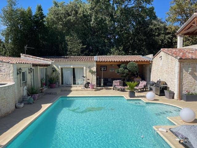 Gîte pour 2 personnes, avec terrasse et piscine à Arpaillargues-et-Aureillac - 2