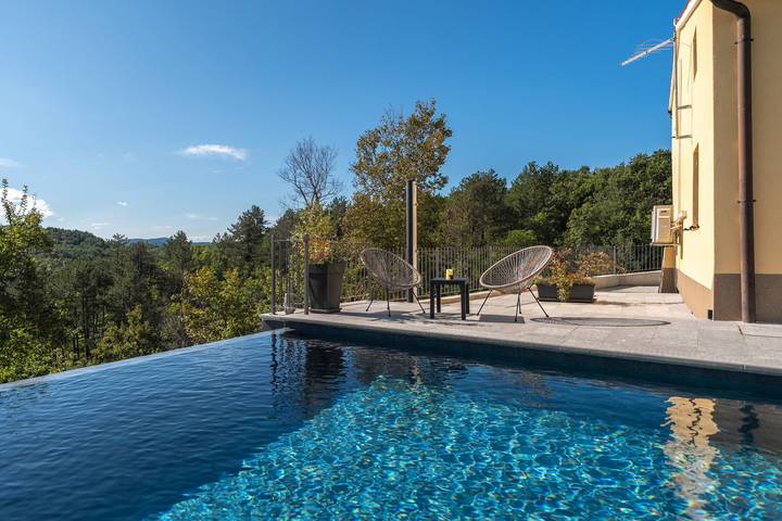 Location de vacances pour 8 personnes, avec terrasse et piscine à Buzet - 4