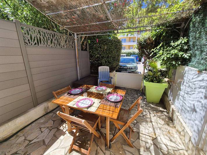 Gîte pour 4 personnes, avec piscine ainsi que jardin et terrasse, adapté aux familles à La Seyne-sur-Mer - 2