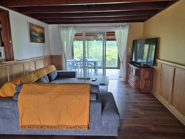 Location de vacances pour 10 personnes, avec terrasse ainsi que vue et jardin, adapté aux familles à La Plaine-des-Palmistes - 4