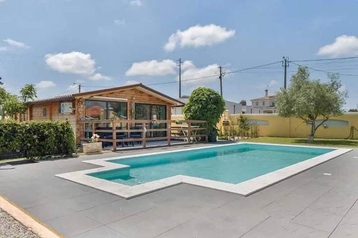 Location de vacances pour 4 personnes, avec piscine ainsi que jardin et balcon dans Ponte de Vagos