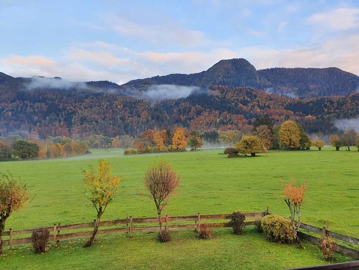 Ganze Ferienwohnung, Ferienwohnung Leo - Ferienwohnung Leo, 65qm, 1. Og, 2 Schlafzimmer, Kachelofen, großer Balkon in Schleching, Bayerische Alpen