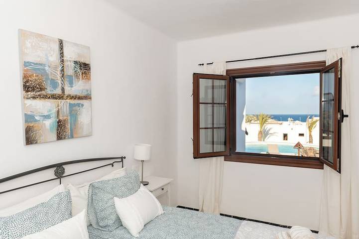 Ganze Wohnung, Fkk-Apartment in Villa Blanca, 4 mit Schwimmbad und zwei Schlafzimmer in Charco del Palo, Haría