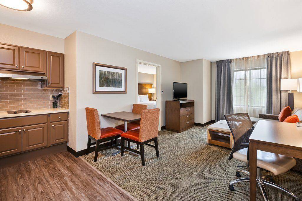 Apartamento entero, Staybridge Suites Kalamazoo in Kalamazoo (Míchigan), Condado de Kalamazoo