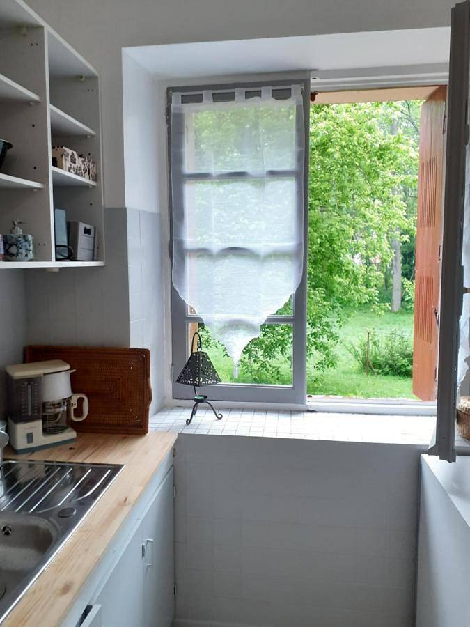 Gîte pour 3 personnes, avec Terrasse ainsi que Jardin et Vue à Aubin