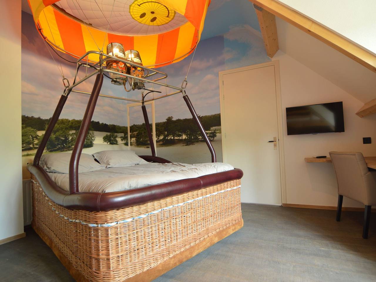 Familienhaus mit Trampolin in Haaren, Nordbrabant