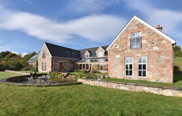 Cottage for 16 people, with Garden and View in Moray Firth
