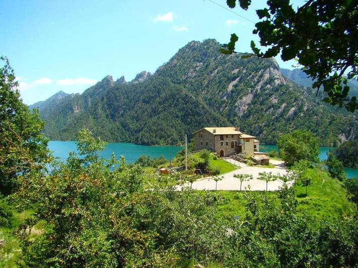 Apartamento para 5 personas, con jardín además de vistas al lago y vistas, Se admiten mascotas en Port del Comte