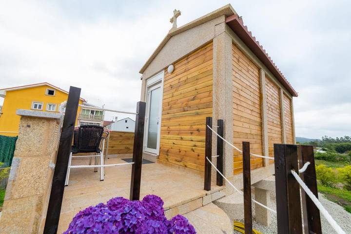 Casa rural con piscina para 2 personas, con vistas además de piscina y jardín en Galicia