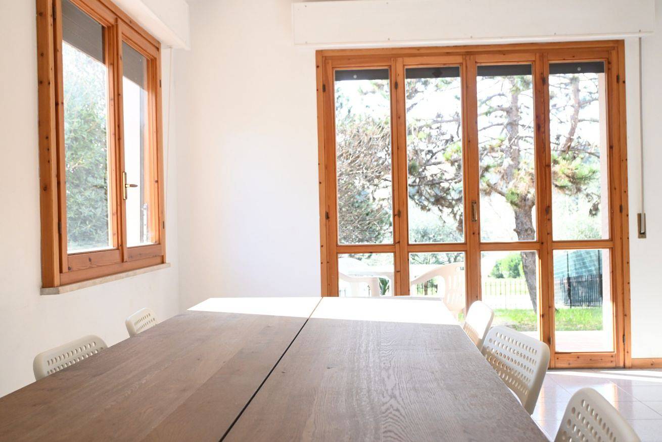 Appartamento intero, S077 - Sirolo, trilocale con giardino in centro in Sirolo, Riviera del Conero