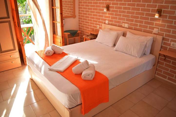 Gîte pour 2 personnes, avec jardin et terrasse dans Stafylos