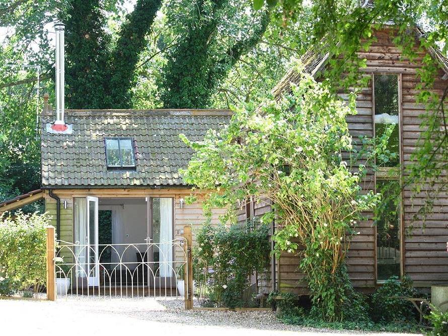 Log Cabin for 6 People in Oxfordshire, South East England
