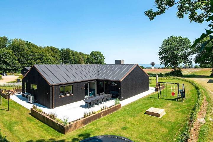 Feriehus for 12 personer, med have og jacuzzi såvel som terrasse og sauna - 1