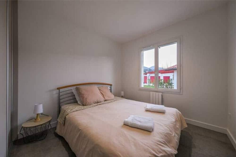 New Riverside air conditioned calm enclave in Espelette, Bayonne region