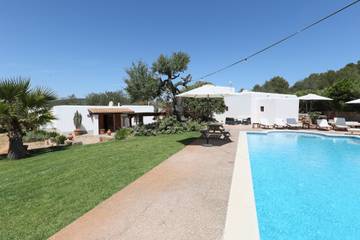 Villa in Santa Eulària des Riu, East Ibiza für 14 
