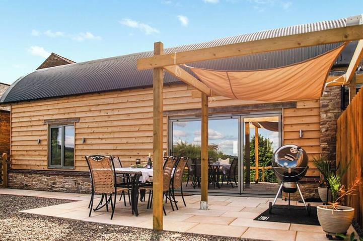 Glamping for 6 people, with garden in Herefordshire