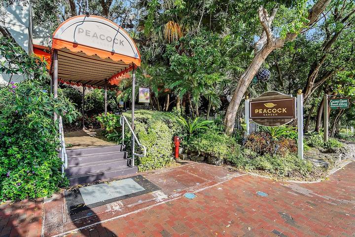 Apartamento para 4 personas, con jacuzzi y piscina además de sauna y balcón en Florida