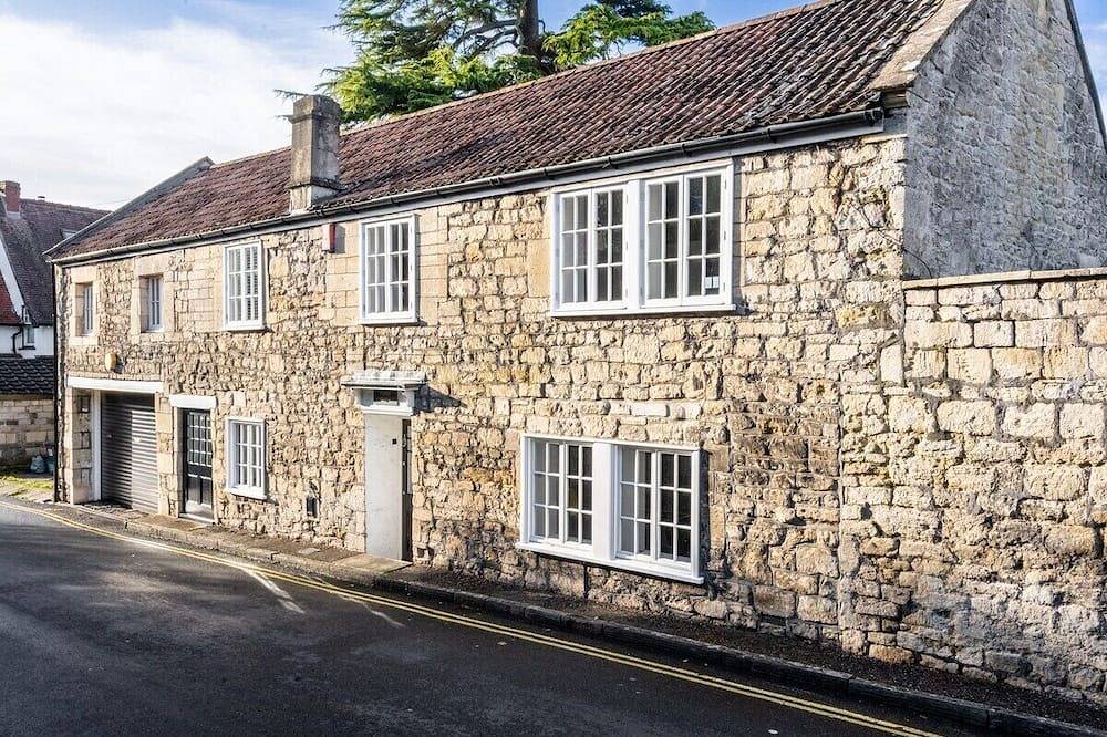Log Cabin for 6 People in Bath, The Cotswolds