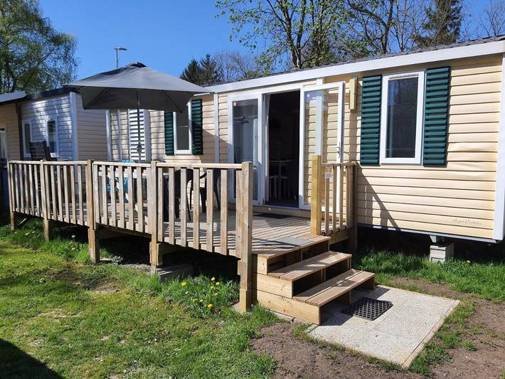 Camping pour 6 personnes, avec jardin et piscine ainsi que vue et terrasse