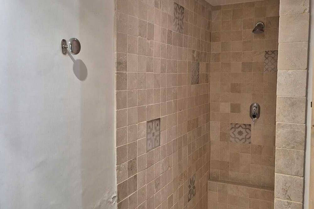 Entire apartment, Room in the heart of a Mas, swimming pool and gym in Castelnau-le-Lez, Côte d'Améthyste