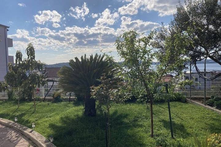 Ganze Wohnung, Apartment Istuk - Apartment 1 in Okrug Gornji, Ciovo