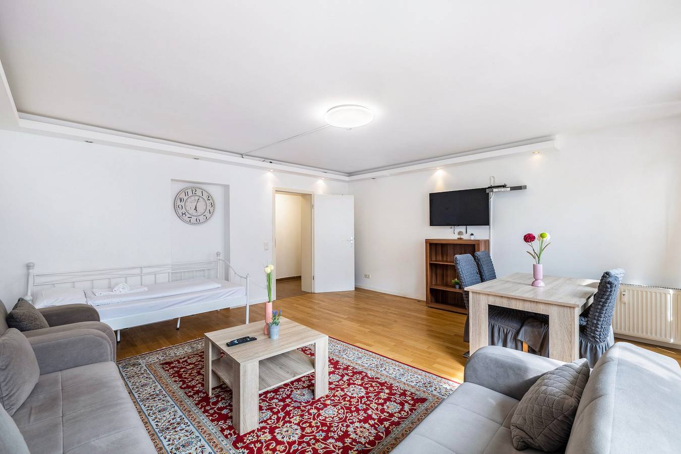 Ganze Wohnung, Apartment 'Aldars 6' mit Balkon, Wlan und Klimaanlage in München Ludwigsvorstadt, München