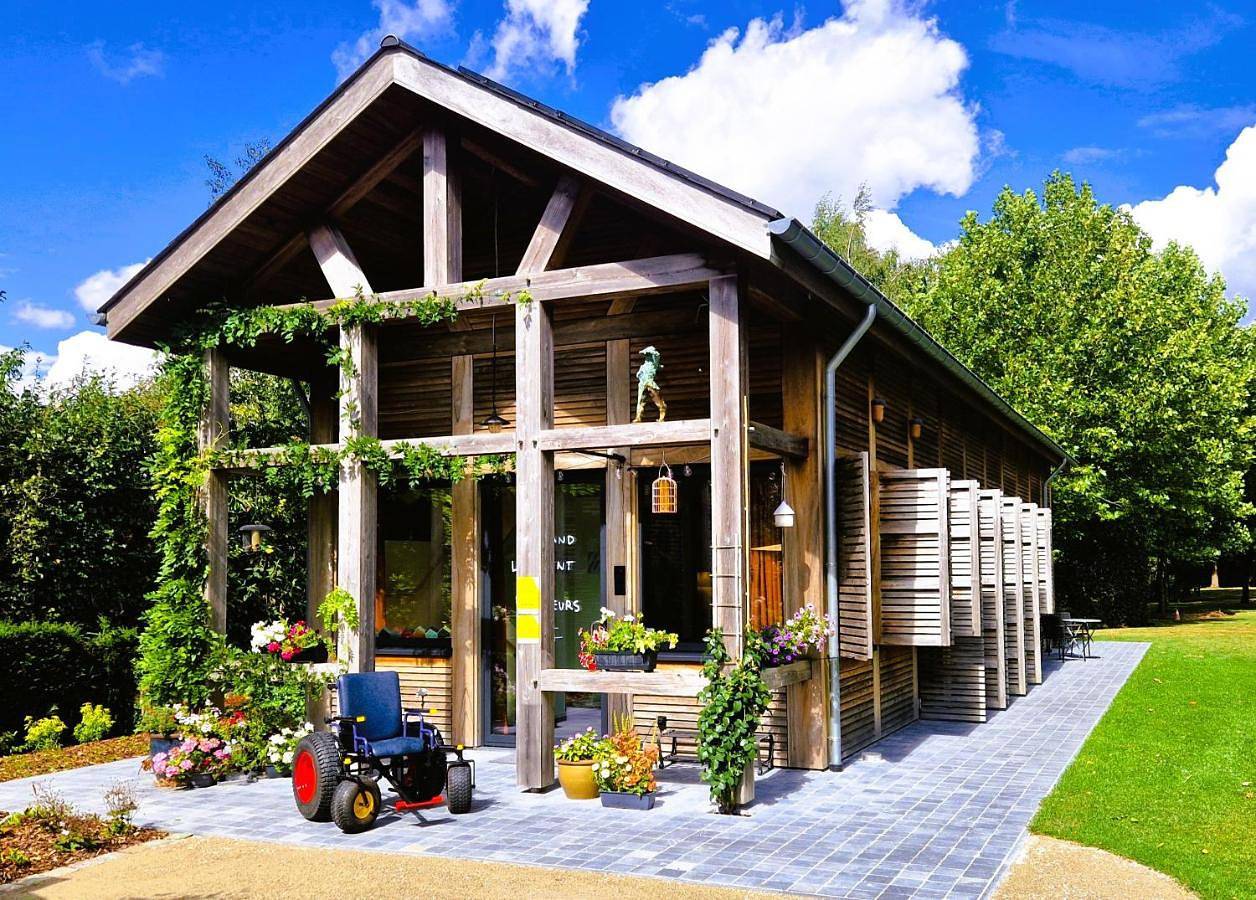 Station Racour 'Grand Logement des Piocheurs' in Landen, Brabant flamand