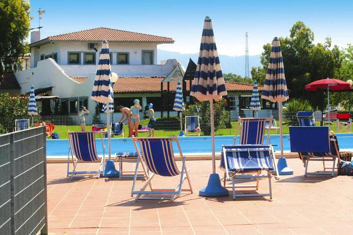 Camping per 4 persone, con Terrazza e Giardino nonché Piscina per bambini e Piscina alle Cinque Terre