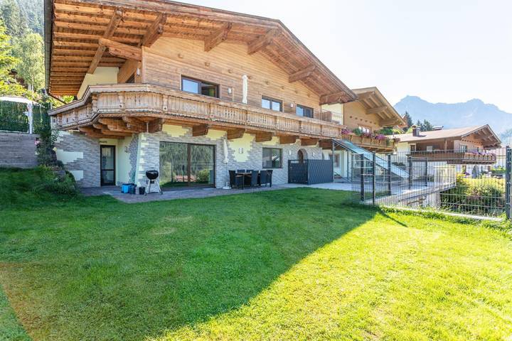 Ferienhaus für 6 Personen, mit Balkon und Terrasse sowie Garten in Waidring