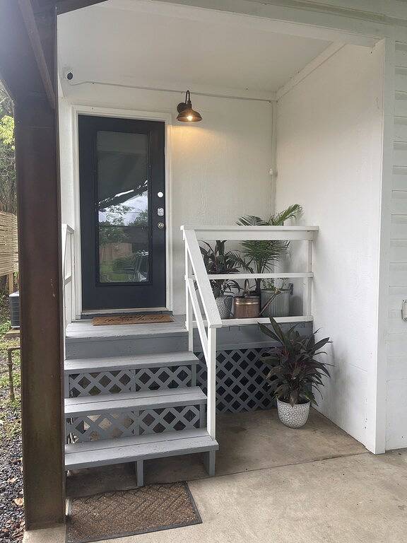 Cozy remodeled house 3 blocks from downtown. in Mena, Ouachita National Forest