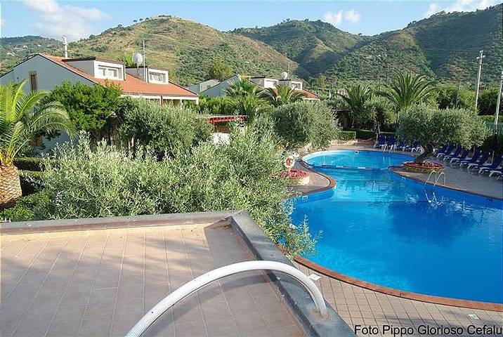 Casa vacanza per 6 persone, con Terrazza e Giardino nonché Piscina a Mazzaforno