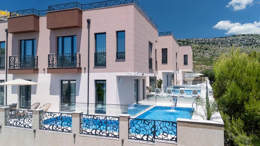 Appart’hôtel pour 4 personnes, avec Terrasse et Piscine