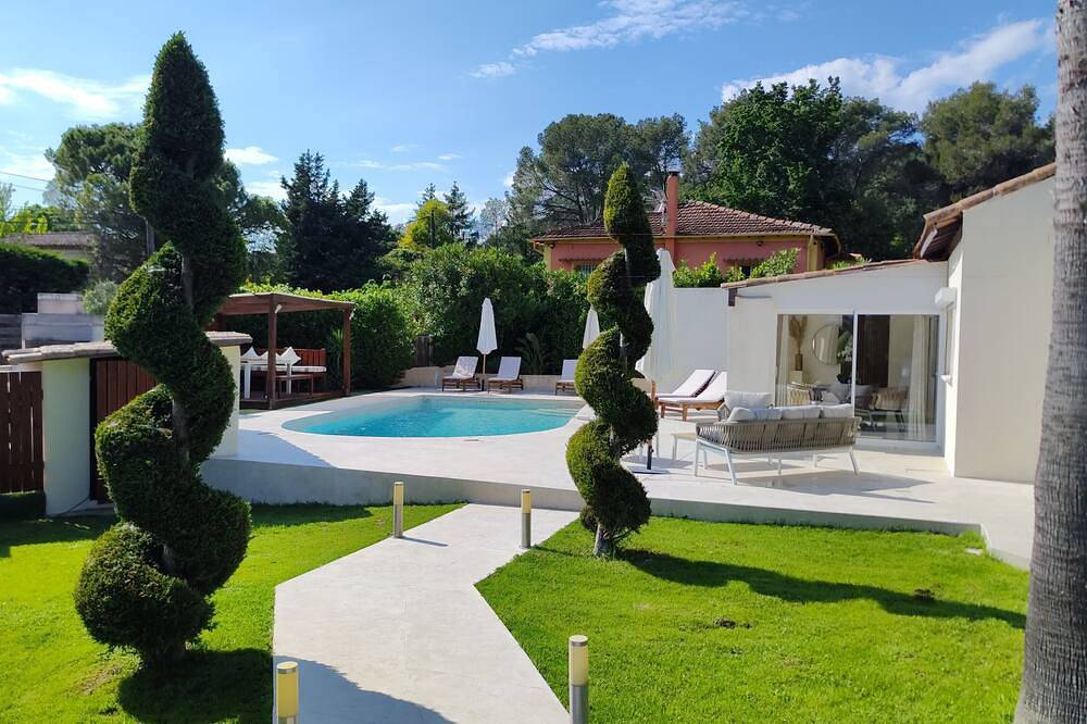 Villa Fg, semi-contemporary, ideal swimming pool for a dream vacation in Mougins, Cannes region