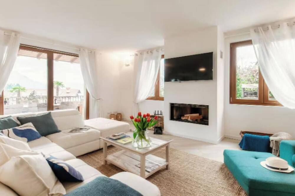 Luxurious Villa in Menaggio with Panoramic Lake Views in Menaggio, Commune de Menaggio