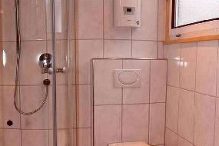 Nur-Dach-Ferienhaus für vier Personen in Neuhausen, Nordschwarzwald