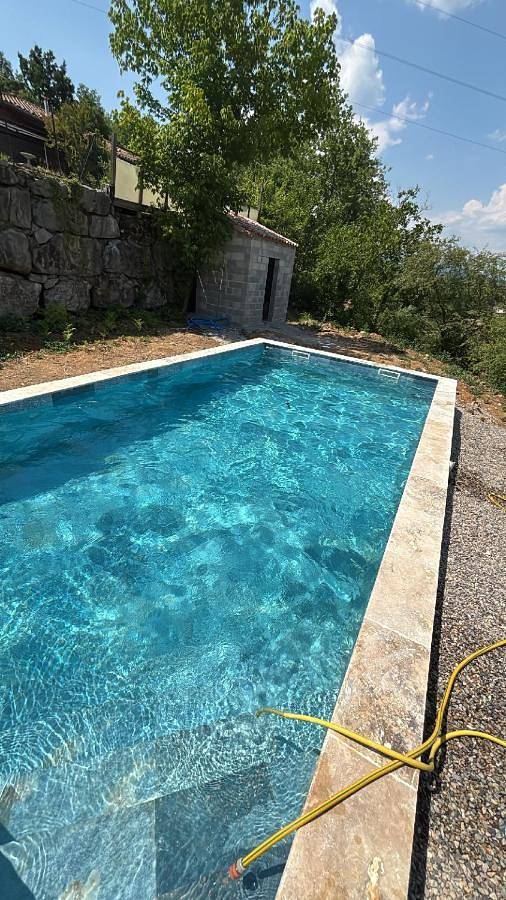 Location de vacances pour 6 personnes, avec piscine et vue ainsi que terrasse et jardin, animaux acceptés à Montréal (Rhône-Alpes) - 2